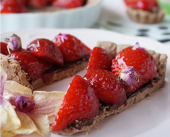 Cách làm bánh tart socola dâu tây thơm ngon khó cưỡng